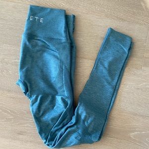 Alphalete aero leggings